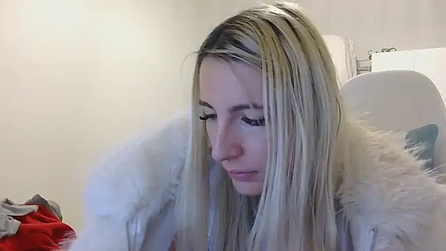 BarbieBlondieGirl's cam snapshot