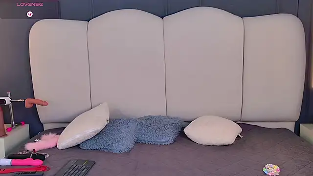 Niicolle_Miller's cam snapshot