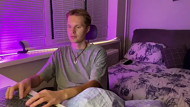 Leonnextdoor live sex cam