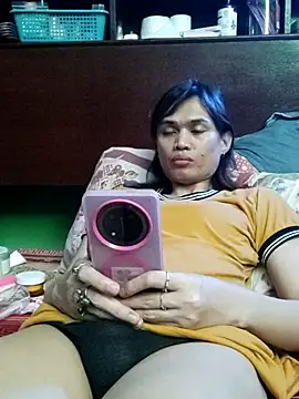 QueenSoreal live sex cam