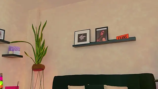 EmmyEvans1 live sex cam