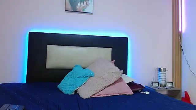 kaylaMinov_'s cam snapshot