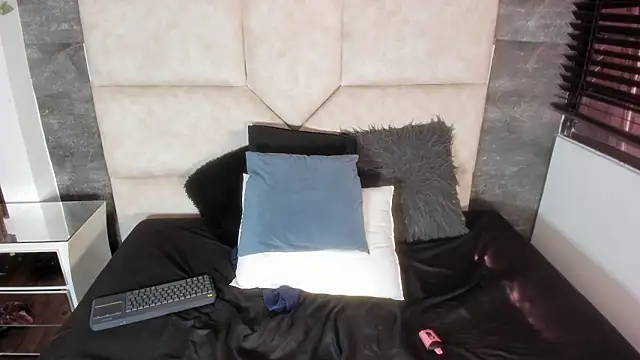 Scaarlett_22_ live sex cam