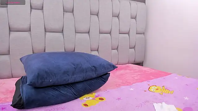 messy_saray's cam snapshot