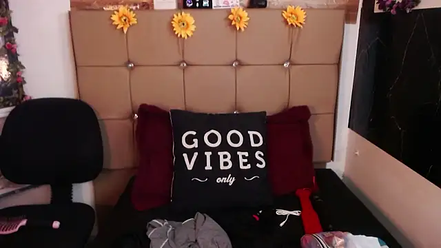 MIA__SPENCER's cam snapshot