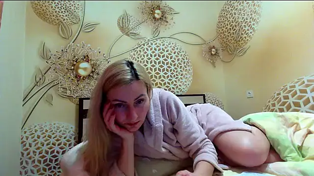 Yourrealgirl's cam snapshot