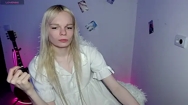 Emily_Nyaffee live sex cam