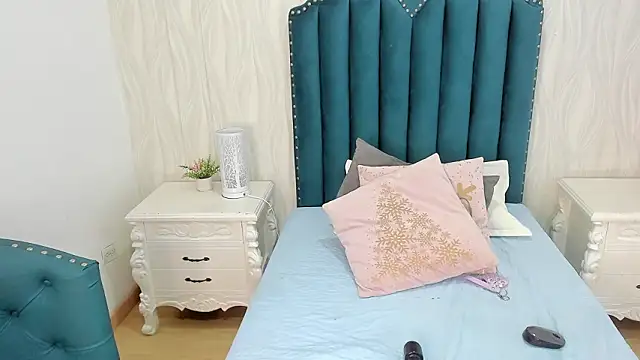 alicia_bond's cam snapshot