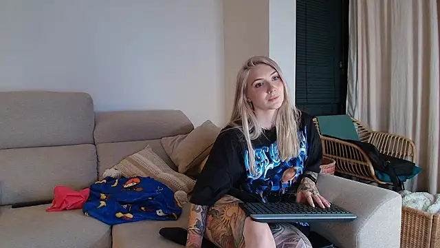 tattoobbgirl live sex cam