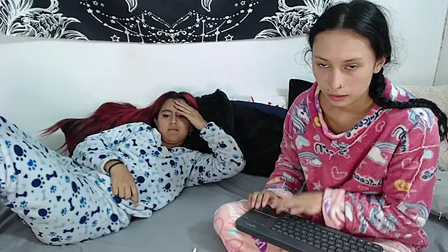 emily_n_abby live sex cam