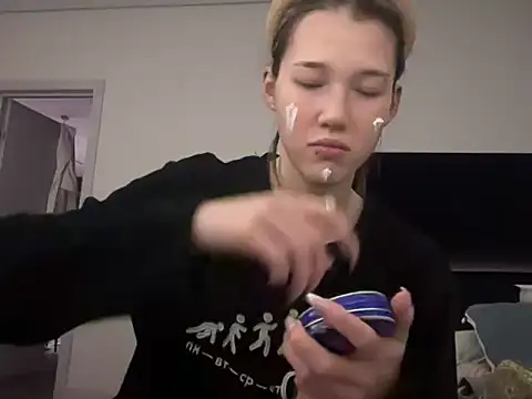 lilXdomiii live sex cam