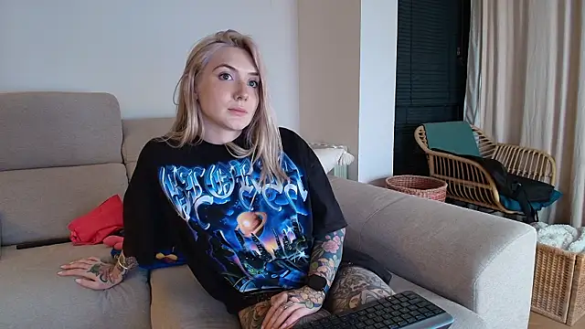 tattoobbgirl's cam snapshot