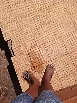 younggblackkCOCK19's cam snapshot