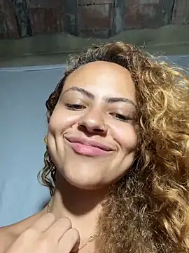 Chloe_Leaozinho's cam snapshot