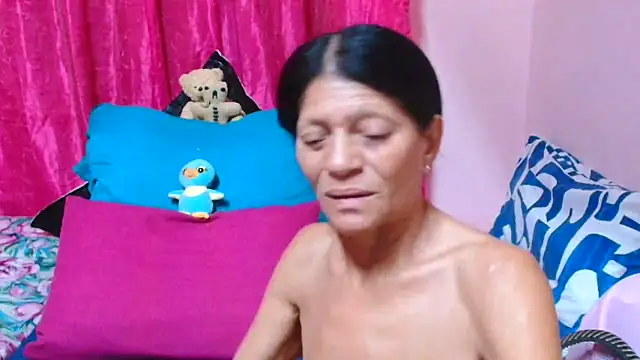 SLUTTYROXY live sex cam