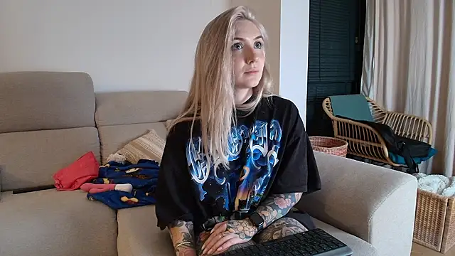 tattoobbgirl's cam snapshot