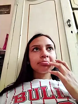 emma_ambar's cam snapshot