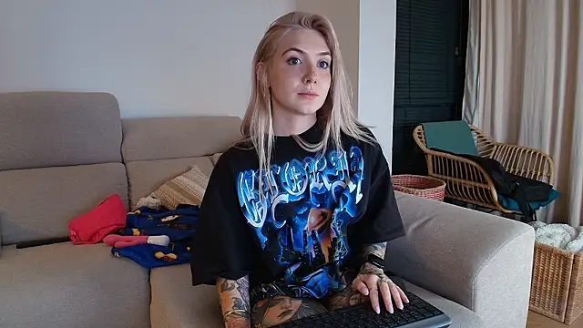 tattoobbgirl's cam snapshot