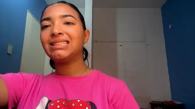 EstelleSchmeichel's cam snapshot