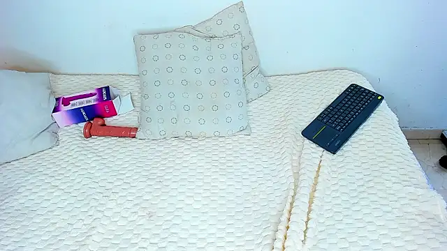 francesca_foxxx's cam snapshot