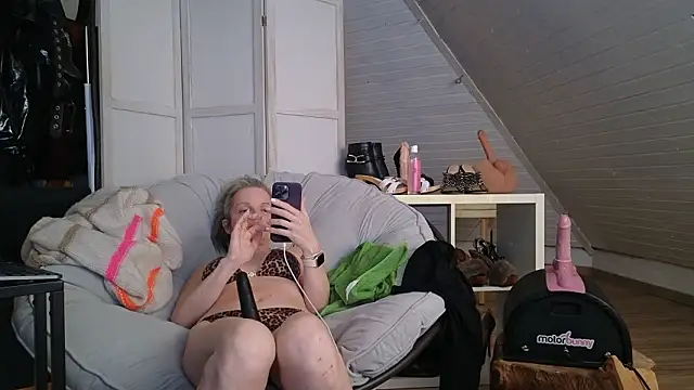 Sabdeluxe's cam snapshot