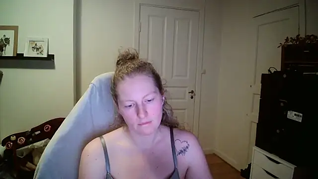 Girlnina-1995's cam snapshot