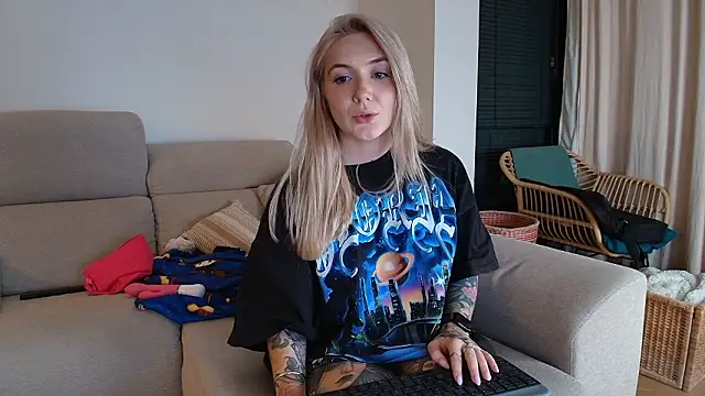 tattoobbgirl's cam snapshot