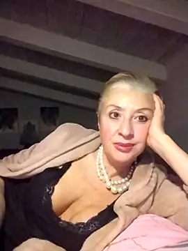 divinaerotica's cam snapshot