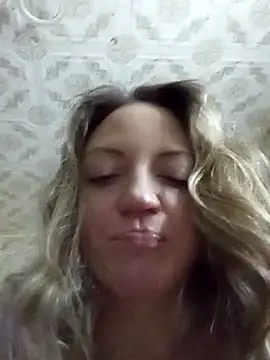 KattyLuuu's cam snapshot