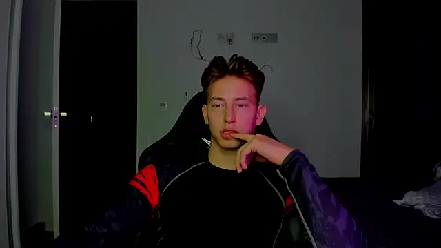 find0m_master's cam snapshot