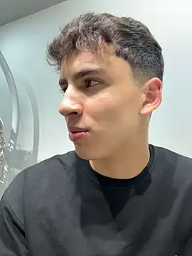 AdrianRinaldi live sex cam