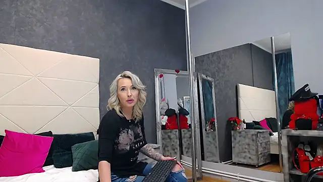 IssaSmith live sex cam