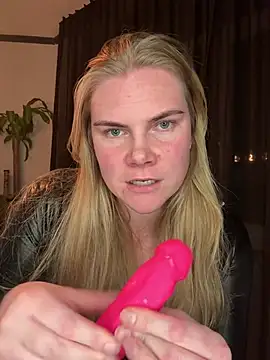 SexyBlondJoanna's cam snapshot