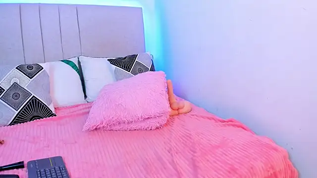 SusanSimpson16's cam snapshot