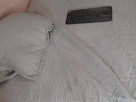 Alaiia___'s cam snapshot