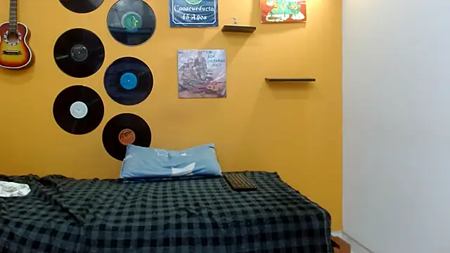 skinnyverus18's cam snapshot