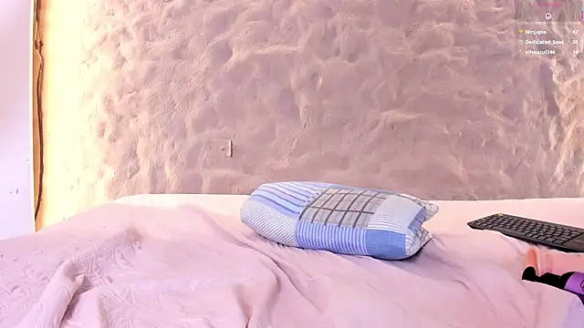 Naomy_gyal's cam snapshot