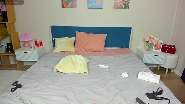 BritneyLix live sex cam