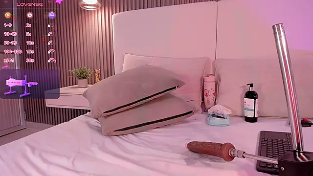 annie_clarkson's cam snapshot