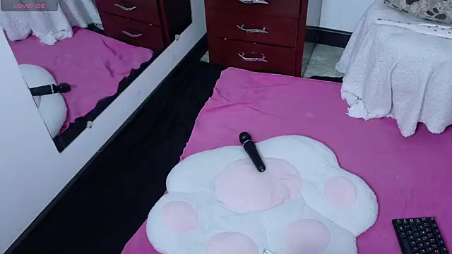 Catwhite_'s cam snapshot