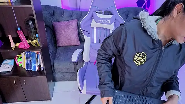 Adie__Brown's cam snapshot