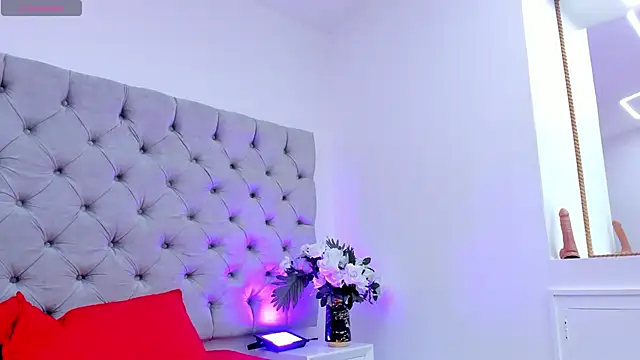 AriianaRousse's cam snapshot