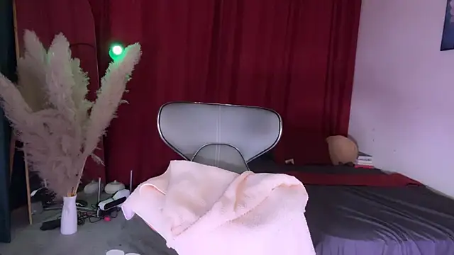 _Oursweethoneymoon's cam snapshot