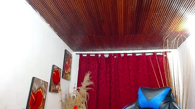 Miilo18 live sex cam