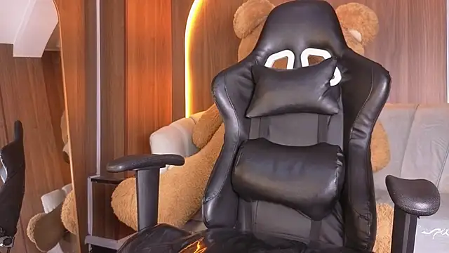 Alina_b_'s cam snapshot