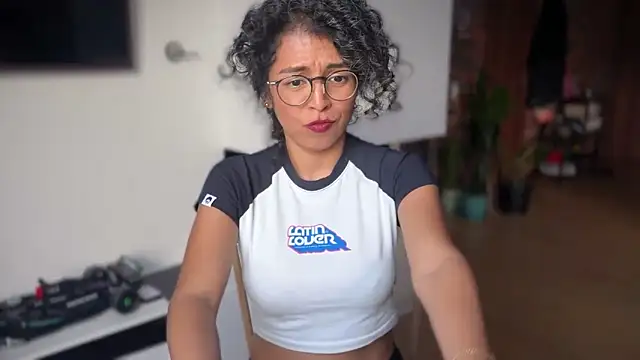 illaroom live sex cam