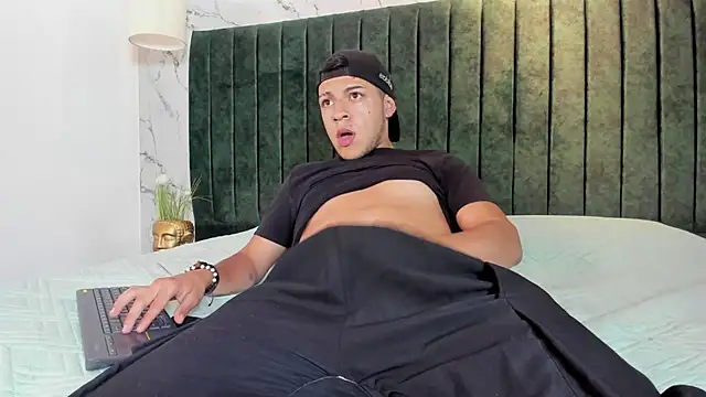 Zackfalcon_'s cam snapshot