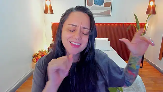 KatherineBond's cam snapshot