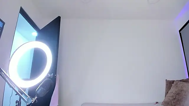 niicole_steele_'s cam snapshot