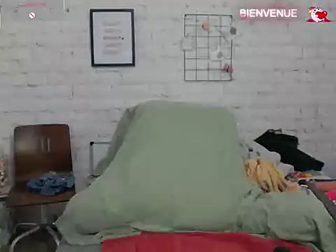 JuliaFrancaise's cam snapshot